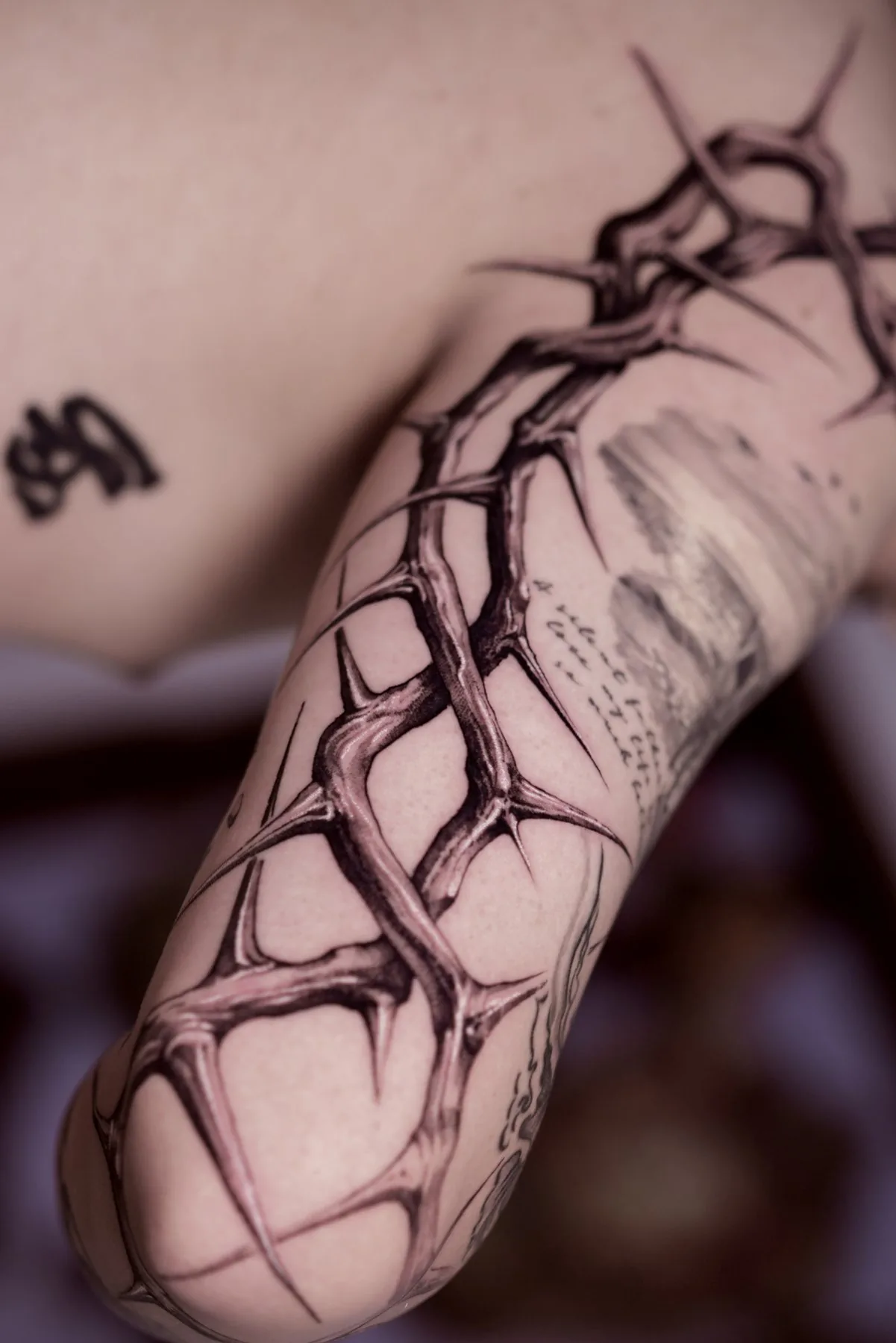 Thorns / Organic tattoo on the arm by Moussa in Shanghai